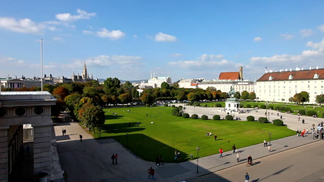 Volksgarten-vista-al-parque-y-la-Heldenplatz-en-Viena