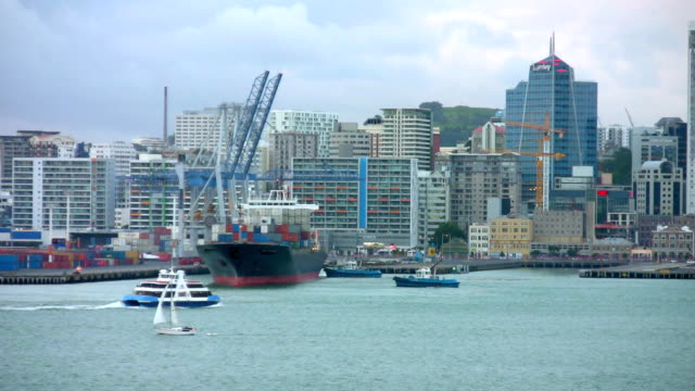 Container-Ship-Docking,-Auckland