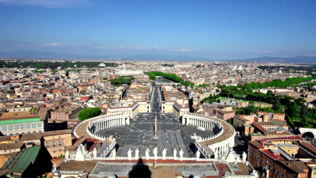 Famoso-Saint-Peter\'s-Square-en-el-Vaticano