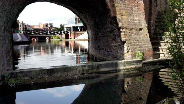 Viejo-puente-sobre-Canal-de-Birmingham,-Brindley-lugar.