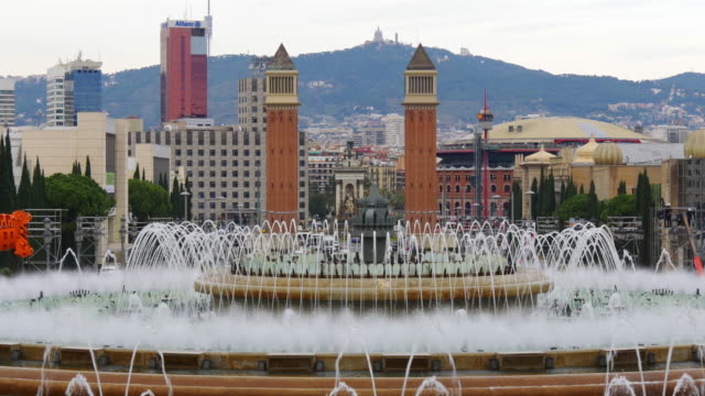 barcelona-cloudy-day-placa-espanya-fountain-view-4k-spain