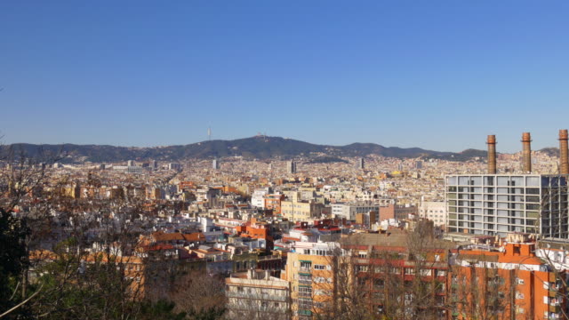 Día-soleado-vista-panorámica-de-la-ciudad-de-barcelona-España,-4-K