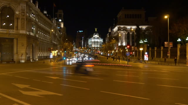 España-luz-de-noche-madrid-gran-via-y-vista-a-la-ciudad-de-tráfico-4-K