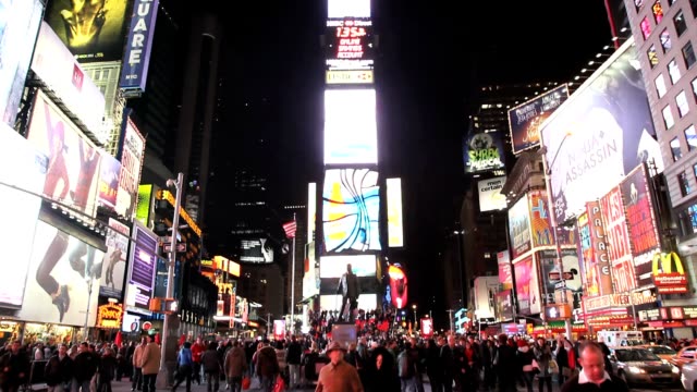 Times-Square-en-Nueva-York-City-Pan-Up