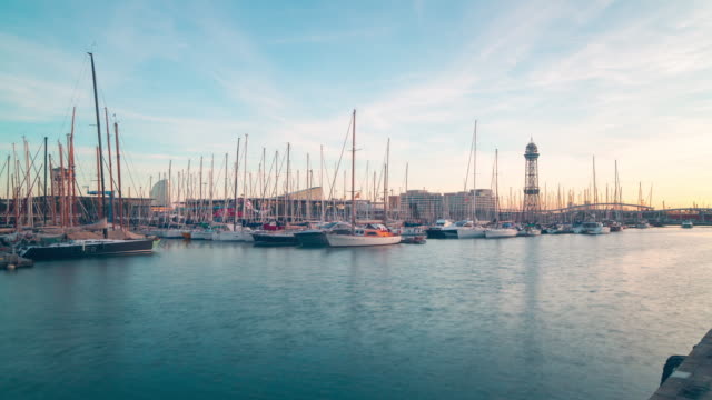 Atardecer-en-el-puerto-de-barcelona,-cielo-panorama-4-K-lapso-de-tiempo-de-España