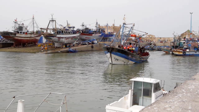 Fischer-Boote-Foing,-Meer,-Essaouira,-Marokko
