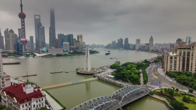 China-shanghai-día-lluvioso-río-tráfico-Bahía-río-puente-aéreo-panorama-4k-lapso-de-tiempo