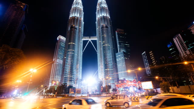Zeitraffer-der-Wolkenkratzer-Petronas-towers-in-Kuala-Lumpur
