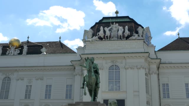 Palacio-de-Hofburg-en-Viena-estatuas