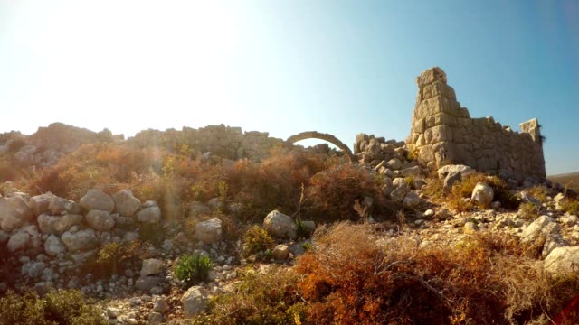 Die-meisten-erhaltenen-bauen-mit-polygonaler-Verlegung-und-Bögen,-die-Ruinen-Adamkayalar-Mersin-Provinz-der-Türkei