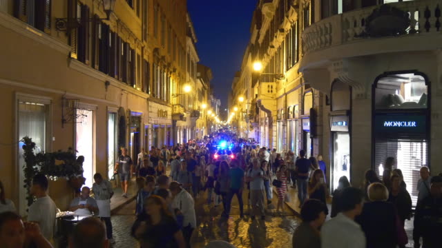 Italia-noche-tiempo-famoso-Roma-Plaza-de-España-llena-de-panorama-calle-4k