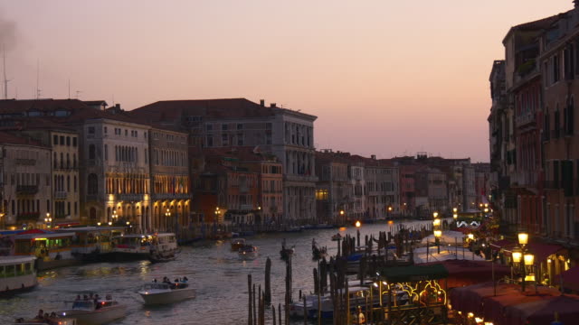 Italia-Crepúsculo-famosa-Venecia-ciudad-rialto-puente-gran-canal-Bahía-panorama-4k