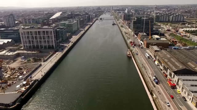 Desde-el-principio-del-río-Liffey-en-el-centro-de-la-ciudad-de-Dublín