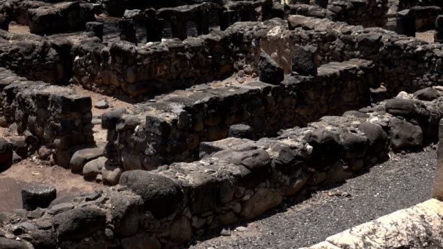 Ruinen-der-Fundamente-der-alten-Stadt-in-Israel