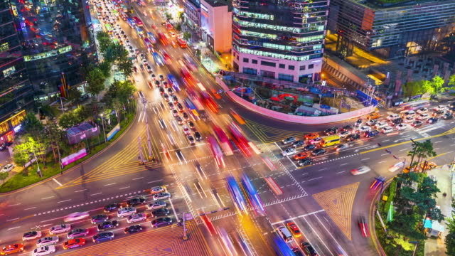 Zoom-out.Timelapse-Traffic-at-night-in-Gangnam-City-Seoul,-South-Korea