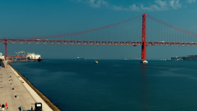 Brücke-Ponte-25-de-Abril,-Lissabon,-Portugal