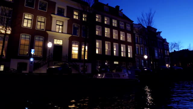 Decoración-casas-en-Navidad-en-Amsterdam-Países-Bajos-en-la-noche