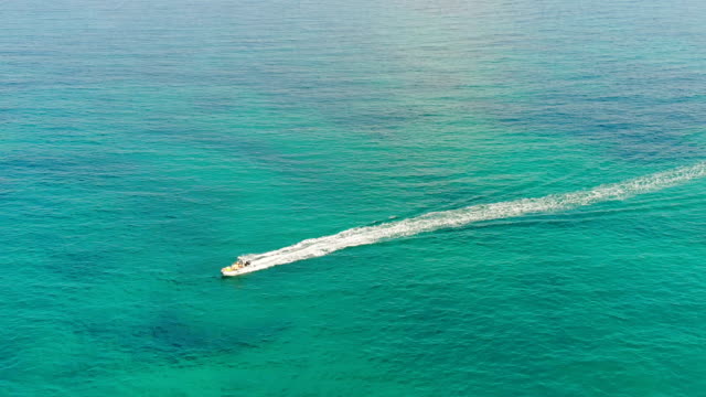 Speed-boat-on-sea
