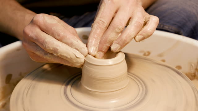 Man-works-with-a-potter's-wheel,-only-hands