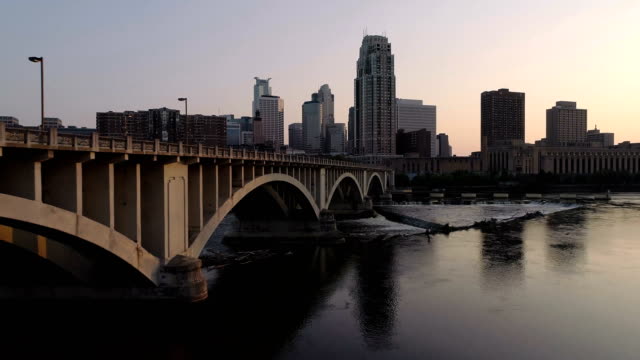 Minneapolis-von-3rd-Ave-Bridge---Luftbild