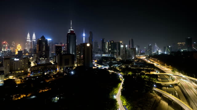 Vista-de-los-edificios-de-la-ciudad-de-Kuala-Lumpur-en-la-noche