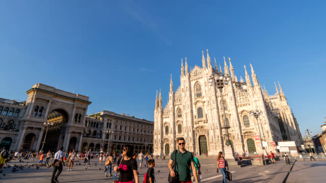 Lapso-de-tiempo-de-Milán-Italia-4K,-ciudad-horizonte-timelapse-en-la-Catedral-de-Duomo-de-Milano