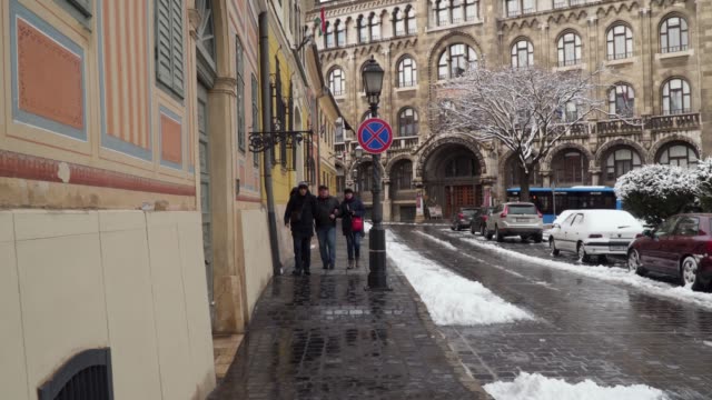 Touristen-auf-den-Straßen-von-Budapest
