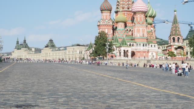 Vasilevsky-Abstieg-des-Roten-Platzes-mit-Pokrovsky-Kathedrale-in-Moskau