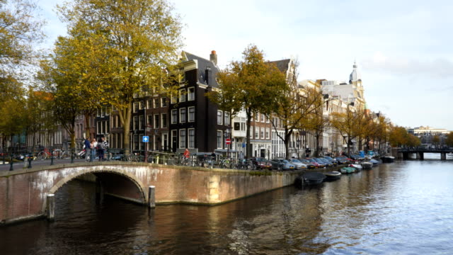 gimbal-pan-of-canals-and-bridges-in-amsterdam