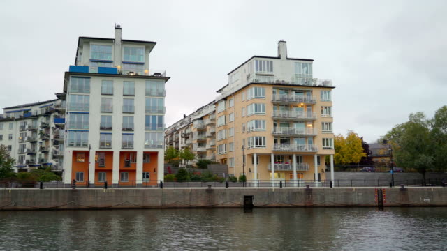Modernen-Hotelbauten-in-den-Seitenstraßen-in-Stockholm-Schweden