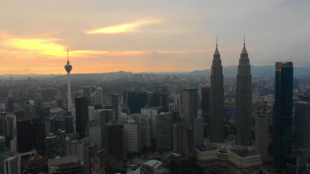 Sonnenuntergang-Himmel-Kuala-lumpur-Innenstadt-Panorama-Timelapse-4k-malaysia