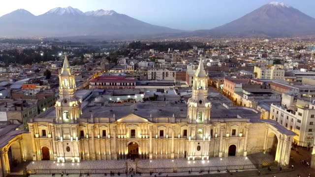 Catedral-Basílica-de-la-vista-aérea-Arequipa-Drone