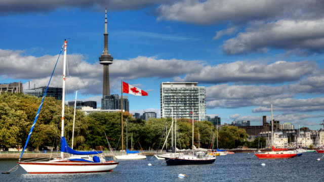 Timelapse-view-of-Toronto-with-water-in-the-foreground