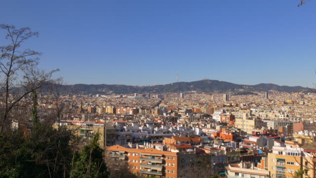 Día-soleado-de-montjuïc-panorama-de-la-ciudad-de-barcelona-España,-4-K