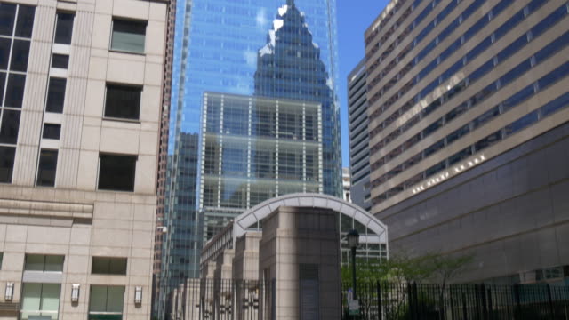 Vereinigte-Staaten-Tag-Philadelphia-Stadt-Zentrum-Büro-Gebäude-Nach-oben-4-k,-Pennsylvania