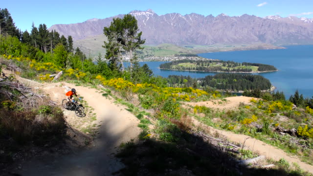 Berg-Fahrrad-Fahrer-in-Queenstown,-Neuseeland