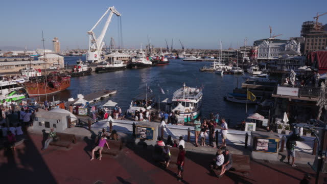 Panoramablick-von-der-berühmten-Victoria-und-Alfred-Waterfront-Kapstadt