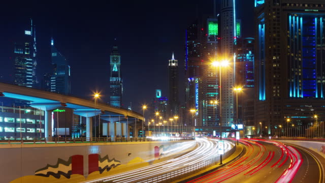 Dubai-luz-ciudad-calle-tráfico-nocturno-4-tiempo-k-lapso-Emiratos-Árabes-Unidos