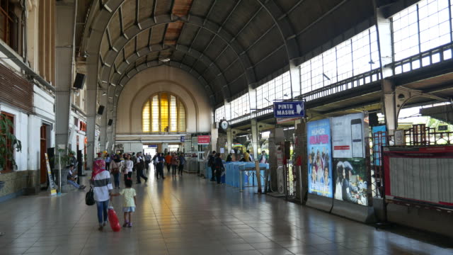 Hauptbahnhof,-Jakarta-Kota-Station