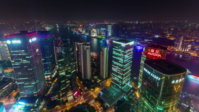 shanghai-de-noche-China-famosa-panorama-de-torre-Bahía-de-río-centro-ciudad-4k-lapso-de-tiempo