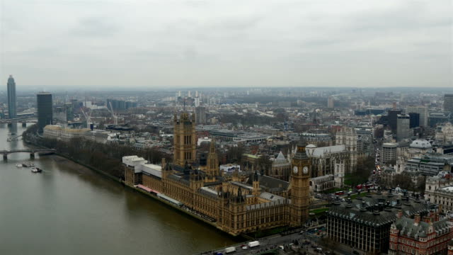 Birds-view-of-the-Thames-river-in-London