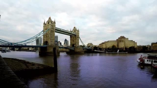 Tower-Bridge-and-Thames-River,-London,-Time-Lapse
