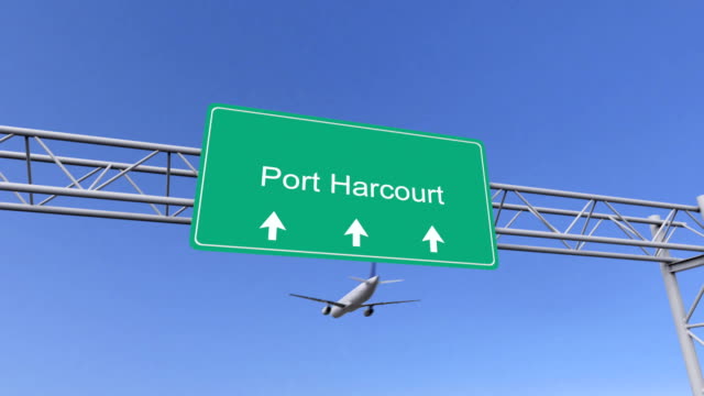 Avión-comercial-de-motor-gemelo-que-llega-al-aeropuerto-Port-Harcourt-viajando-a-Nigeria