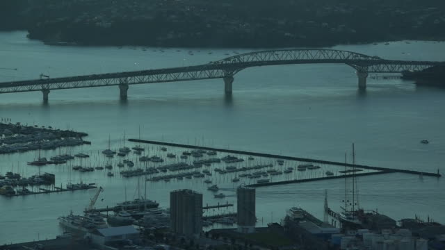 Puente-de-puerto-de-Waitemata-en-Auckland-city-de-Nueva-Zelanda