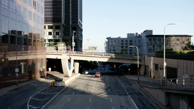 Verkehr-Straße-in-der-Innenstadt-von-Los-Angeles.-4K