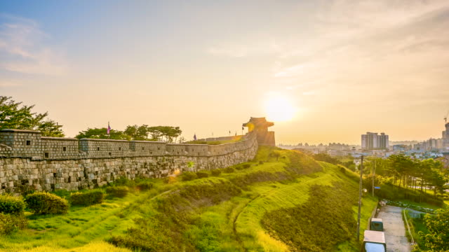 Timelapse-de-la-fortaleza-de-Hwaseong-en-Suwon,-Corea-del-sur.