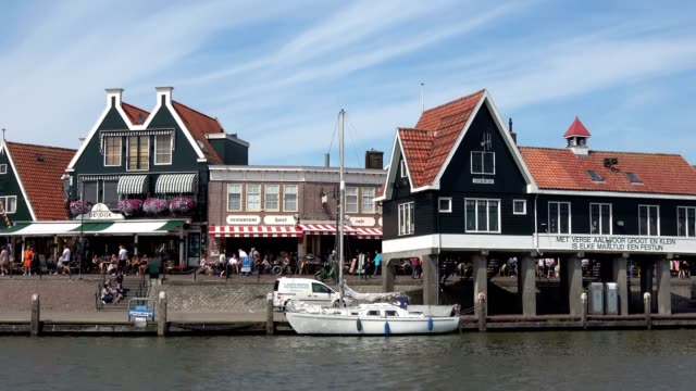 Volendam-un-pueblo-histórico-en-el-markermeer,-Países-Bajos,-4K