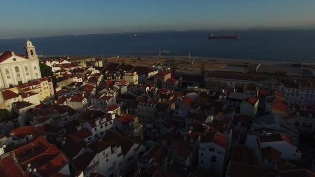 Vista-aérea-de-Alfama,-Lisboa,-Portugal