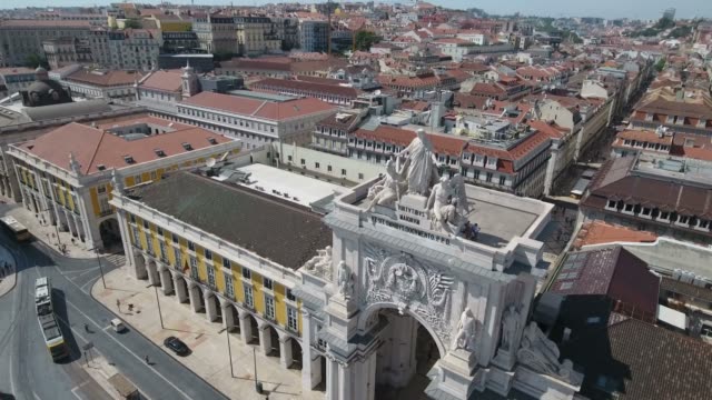 4k-aerial-view-oaerial-footage-of-Augusta-Arch-in-Lisbon,-Portugal