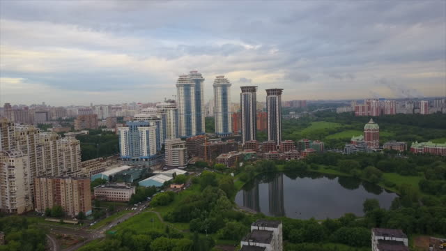 Russland-Twilight-Moskau-Stadtbild-berühmten-Luxusleben-Block-aerial-Panorama-4k
